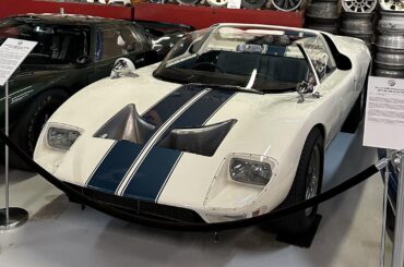 Ford GT40 Roadster Prototype [2109x2596]