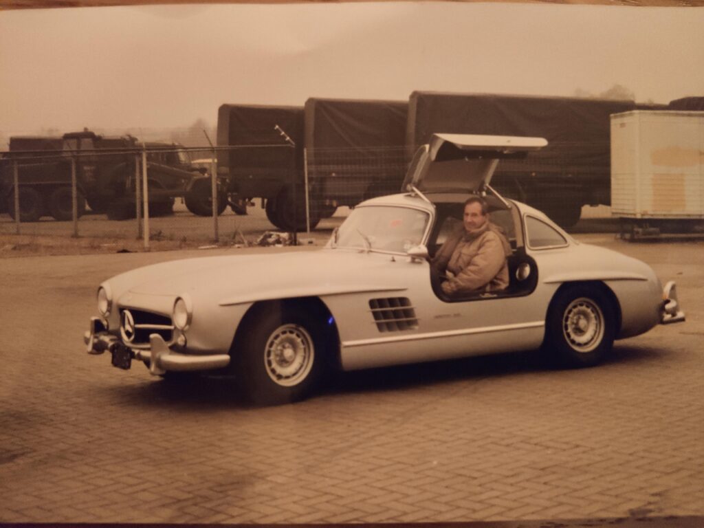 My dad in a Mercedes 300SL [4000 × 3000]