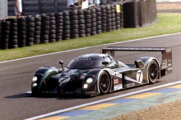 The winning Bentley Speed 8 (Rinaldo Capello, Tom Kristensen & Guy Smoth) approaches Dunlop Bridge at the 2003 24 Hours of Le Mans. 21 June 2003 [1371 × 819]
