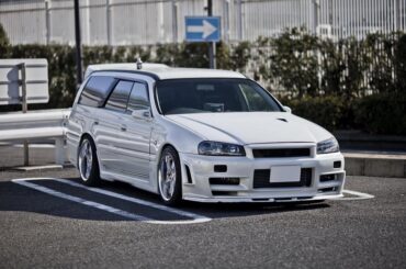 Who wears the r34 front better? The c34 stagea or the m35 stagea.
