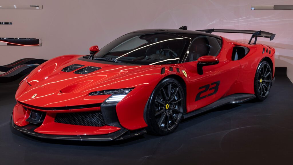 2024 Ferrari SF90 XX Stradale [3200x1800] The 10 spoke wheels and red livery make it look way better imo