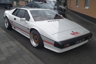 Lotus Esprit with beautiful BBS wheels in the McDonald's parking lot [3000x4000]