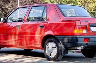This is Dacia Nova, the first car designed entirely by Dacia engineers in 1985, the inspiration model being Peugeot 309. Due to lack of funds, the project was stopped in 1989 and resumed in 1991. It was produced between 1995 and 2000, and later replaced by the SuperNova.