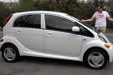 The Mitsubishi i-MiEV Is the Most Pathetic EV In Existence