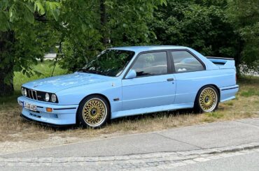 BMW e30 M3 in gulf blue (2263x1697)