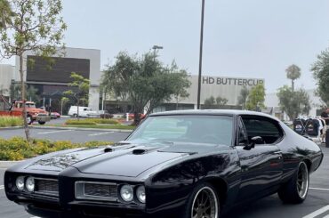 1968 Pontiac GTO [1440x1792]