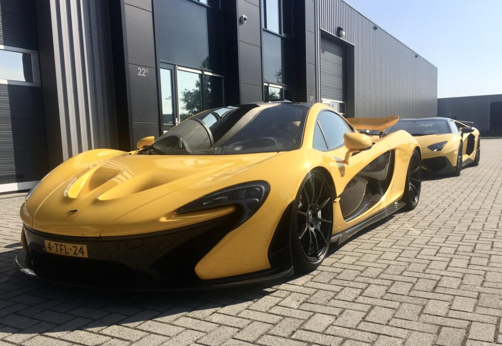 McLaren P1 & Lamborghini Aventador SV Roadster OC [2892x1998]