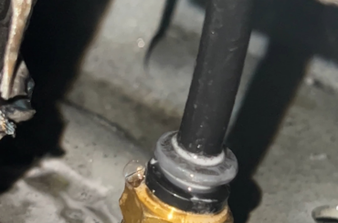 Is the fitting itself leaking? Airlift struts leaking air