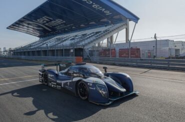 Electric "racing monster" for the University of Eindhoven charges as fast as a gas car