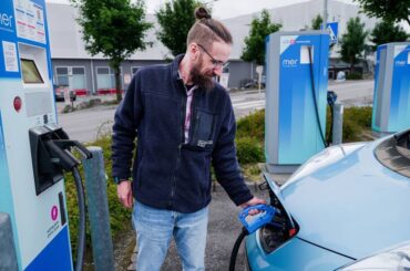 All new EV chargers in Norway have to offer credit card payment. The work for older charging stations is ongoing