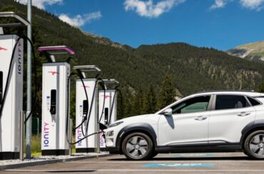 Europe passes two big laws to make EV charging a whole lot better. Mandatory acceptance of card and contactless payments and clear display of charging prices included!