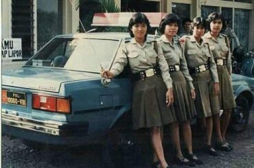 Indonesian female police officers and their Toyota Corolla KE70 patrol car. Early 1980s.