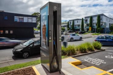 Telus getting into the charger business, 5000 DC fast chargers to land in Canada.