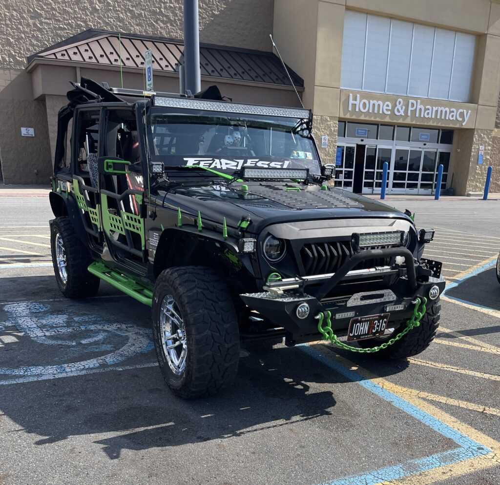 This dude is FEARLESS! 😤