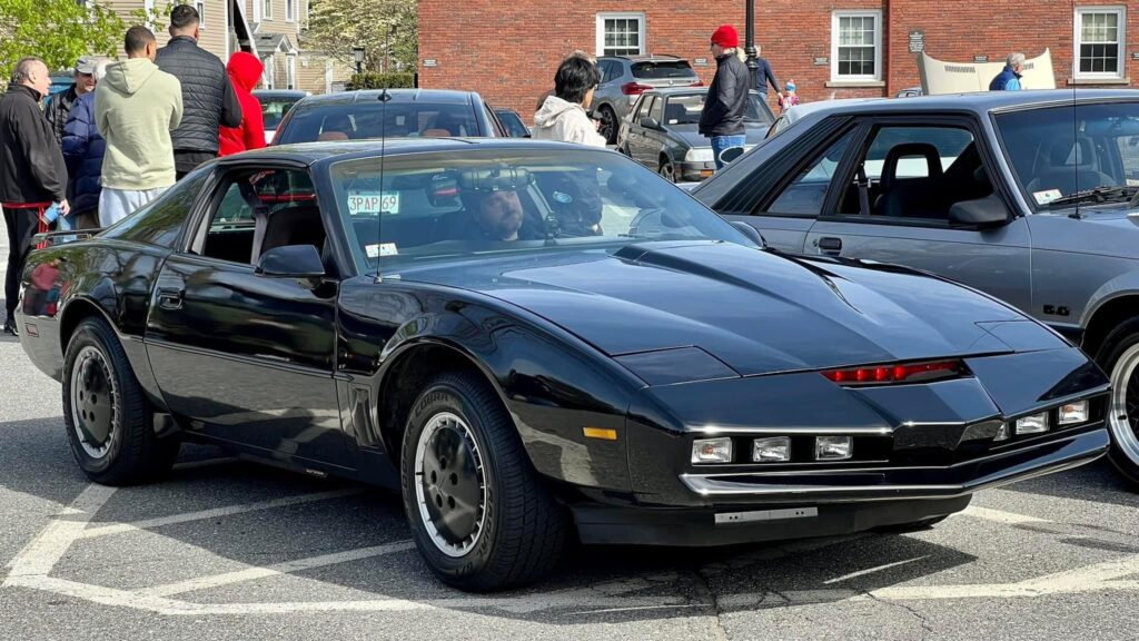 Pontiac Firebird Knight Rider Tribute [2048x1152] - EVSHIFT