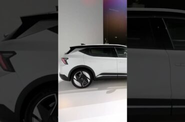 world premiere of #Renault #Scenic #ETech 100% #electric