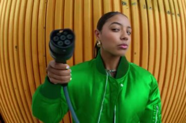 THE NEW ALL-ELECTRIC MINI COOPER & MINI COUNTRYMAN - MEET MINI EXPERIENCE MODES.