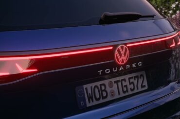 Get closer to the 2023 Volkswagen Touareg