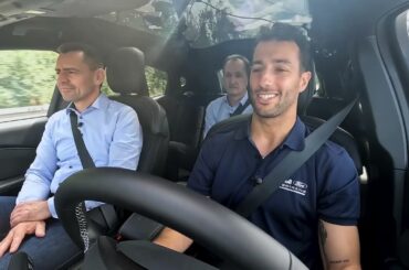 Daniel Ricciardo Experiences Hands-Off, Eyes-On Driving | Ford Canada