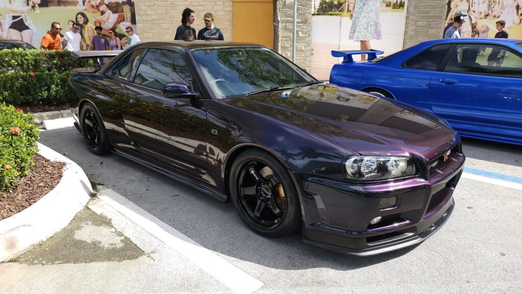Nissan Skyline GT-R R34 in Midnight Purple [4000 x 2252]