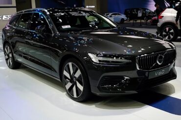 2024 Volvo V60 Recharge T8 Plug-in Hybrid / In-Depth Walkaround Exterior & Interior