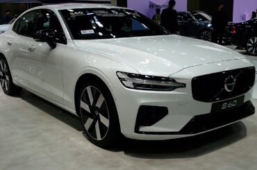 2024 Volvo S60 Recharge T8 Plug-in Hybrid / In-Depth Walkaround Exterior & Interior