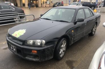 Haven’t seen one of these before. Right-hand-drive R34 Skyline sedan, spotted in Kansas