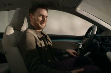 Meet the all-new, fully-electric Audi Q6 e-tron (30 sec)