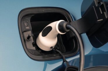 What is a plug in hybrid car? What does PHEV mean?