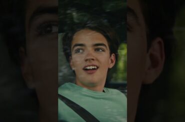 Immersive 3D sound headrest speakers in the all-new Audi Q6 e-tron.