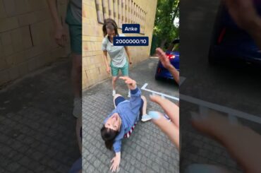 Let‘s see who has the best first touch. 👀