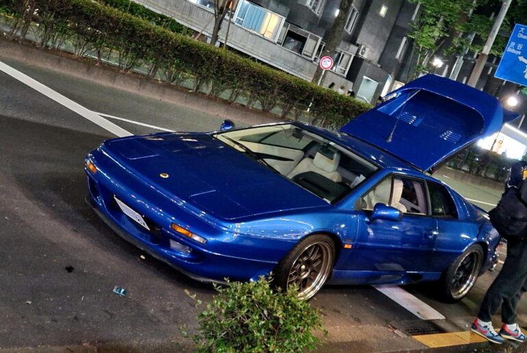 [Lotus Esprit] spotted in Tokyo. Damn it's sexy.