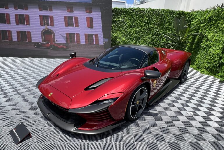 Ferrari SP3 [4032x3024]