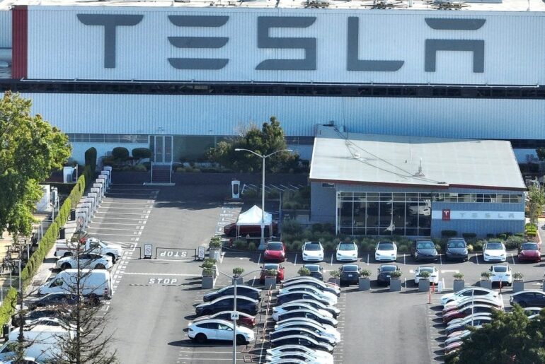 Tesla quietly took down all its open U.S. job postings
