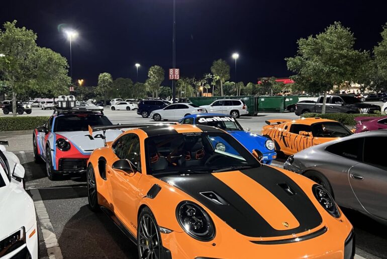 Leaving dinner and ran into this insane lineup [Porsche 911 Dakar, gt2rs, 997 gt3rs] and a few others