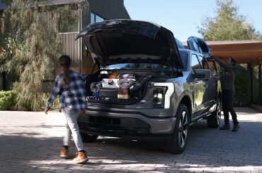 2024 Ford F-150 Lightning Platinum: Interior Amenities