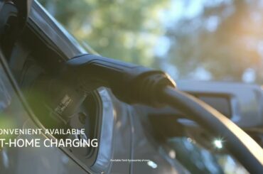 2024 Ford F-150 Lightning Platinum: Acceleration, Tailgate Step, Spacious Bed, and Edmunds Award