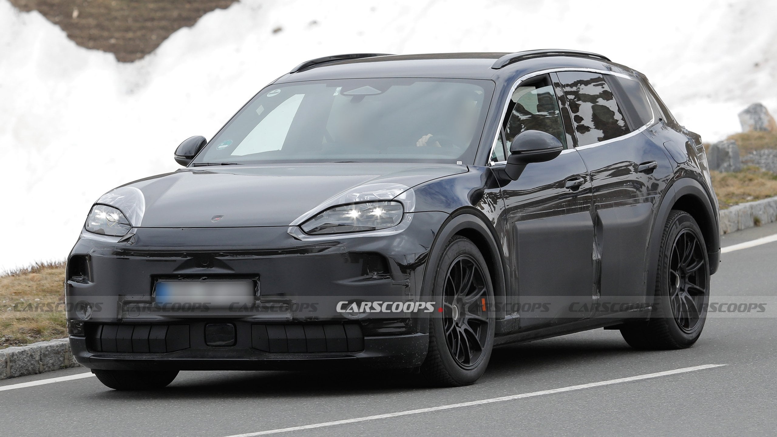 2026 Porsche Cayenne EV Spotted Looking Like A Bloated Macan EV - EVSHIFT Motiv 
