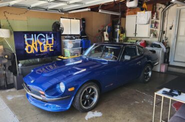 Arranged my garage so I can admire my Z while hanging out.
