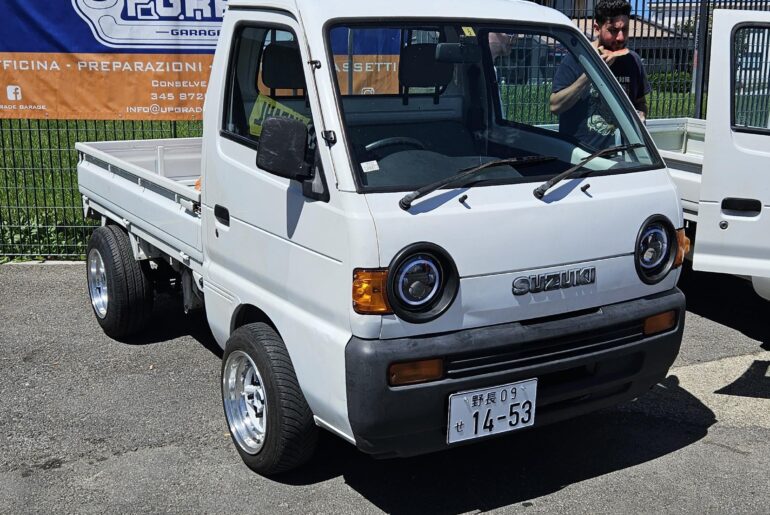 Suzuki Carry [2252x4000]