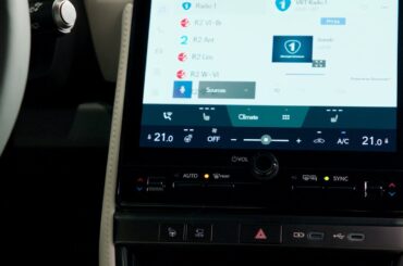 How to defrost car windscreen quickly | LEXUS EUROPE