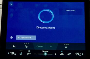 How to use the navigation system: touchscreen and voice commands | LEXUS EUROPE