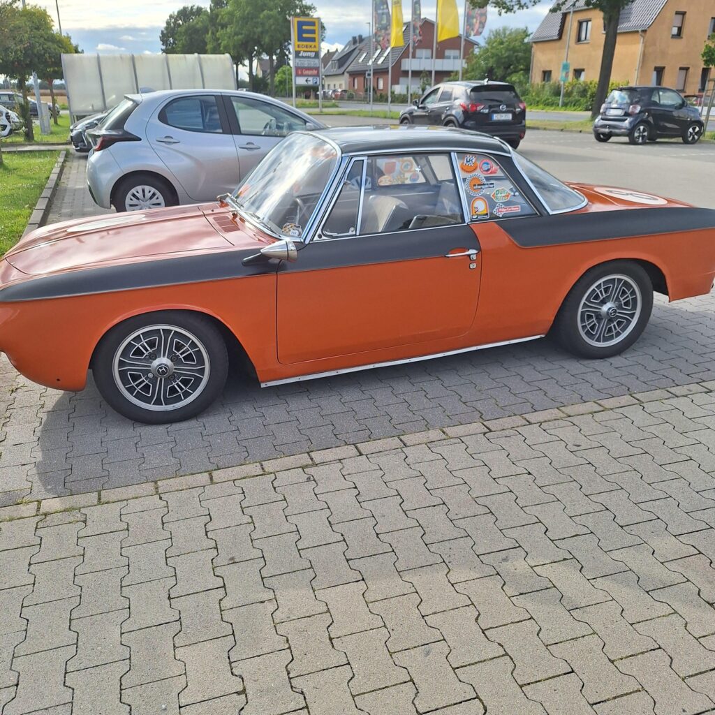 Just a photo of a car - what is it?