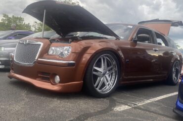 Dodge Magnum with Chrysler 300 front at a car show in Homestead, PA