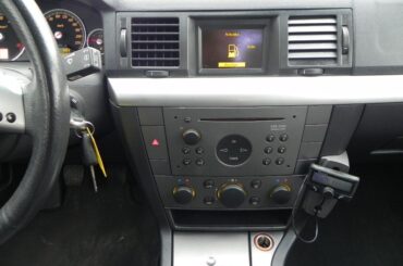 I got this radio but it stays in "Safe mode" after I changed the battery. What can I do?