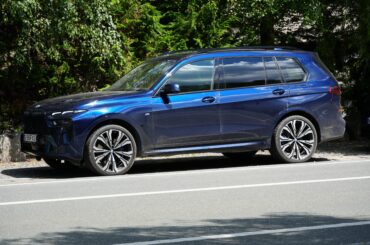 BMW X7 M line with the best possible colour blue,What do you think of the BMW X7?