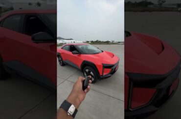 Remote and auto park feature in the Mahindra BE6E #mahindra #BE6e #mahindraauto #ev #electriccar