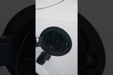 2025 Volvo XC90 T8 Plug-In Hybrid