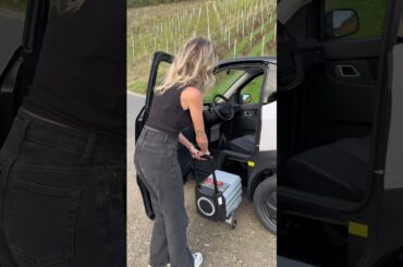 This one is so cute! How cool is this function: Super easy battery change of the Nissan Silence S04!