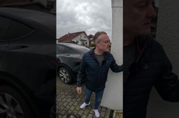 Elektroauto an der Steckdose laden